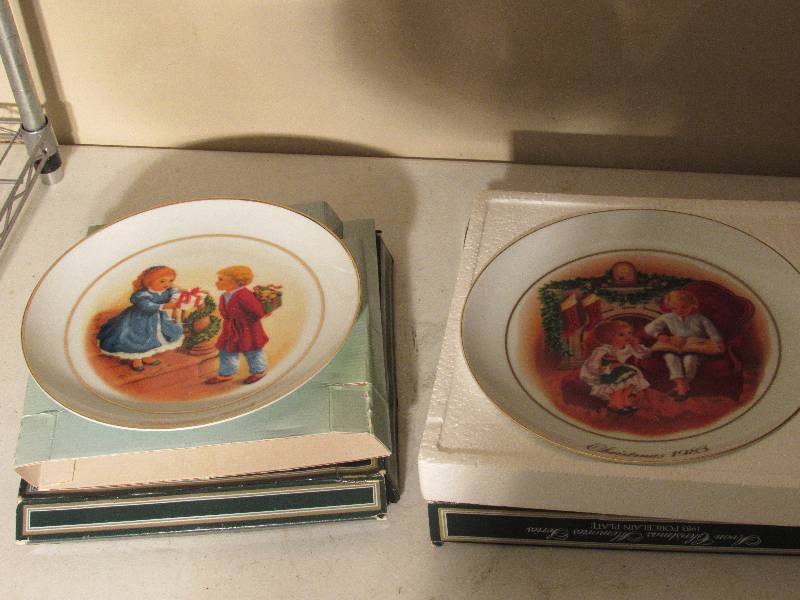 lot 5083 image: Avon Christmas Plates - 1983 & 1984