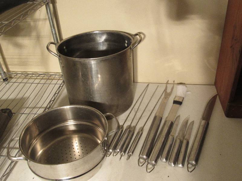 lot 5085 image: 1 Steamer Pot & 10 pc Cooking Utensils