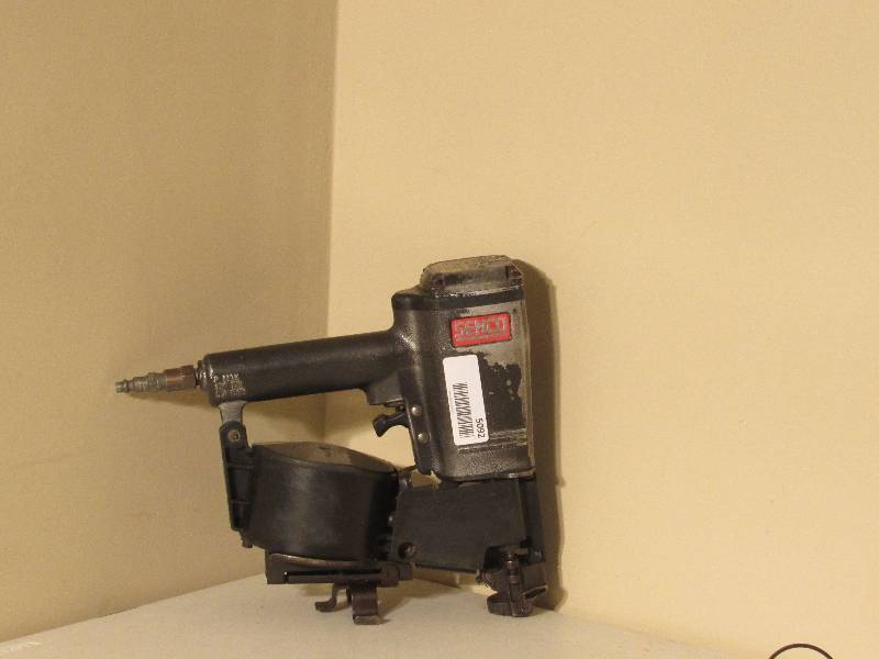 lot 5092 image: Senco coil nail gun