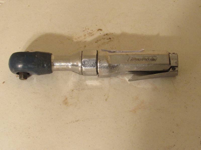 lot 5097 image: 38 Pneumatic Blue Point Air Ratchet