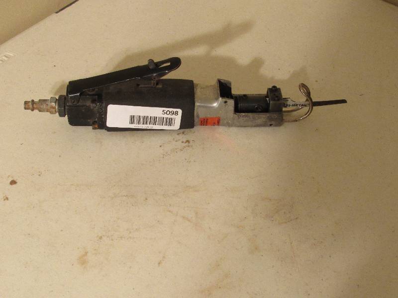 lot 5098 image: Central Pneumatic Auto Body Saw