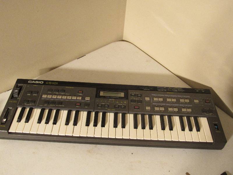 lot 5100 image: Casio CZ-101 Electric Keyboard