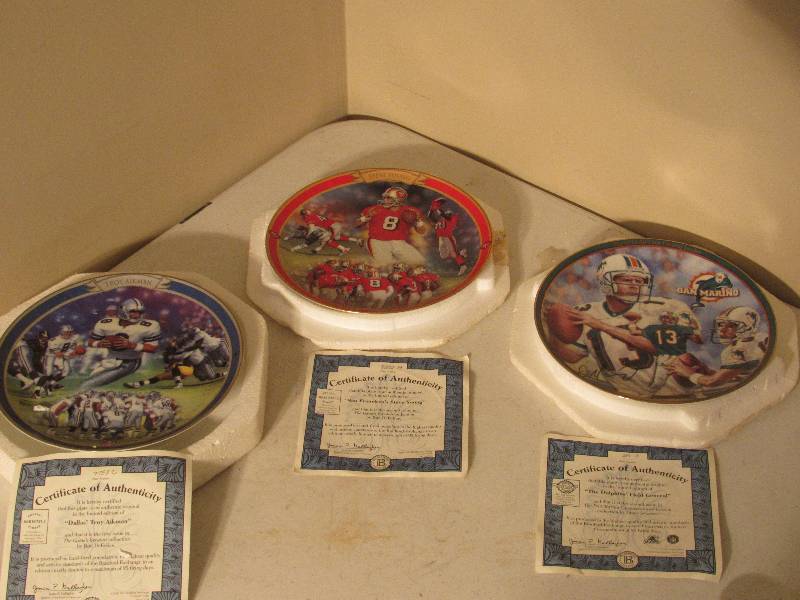 lot 5104 image: 3 NFL Plates