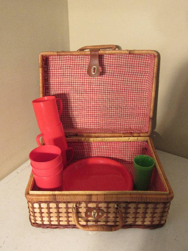 lot 5117 image: Wicker Picnic Basket with Red Plastic Dishes