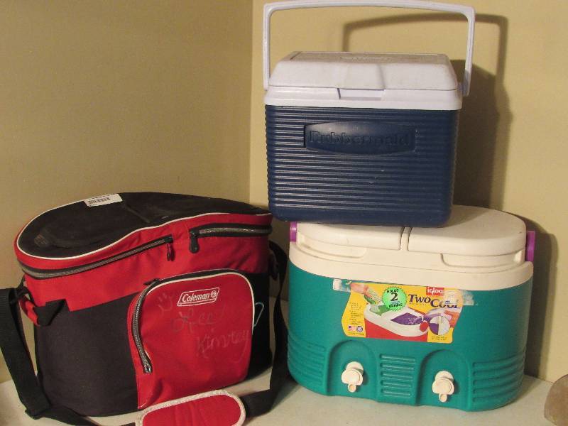 lot 5118 image: Red Coleman Neoprene Cooler