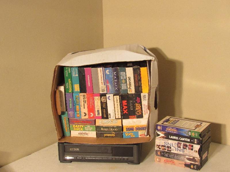 lot 5122 image: Samsung VHS Player & Box of VHS