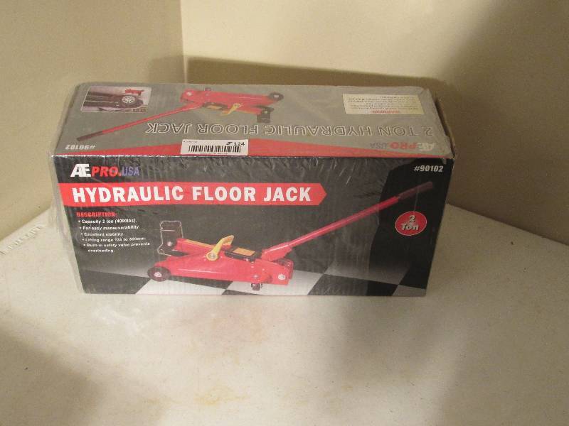 lot 5124 image: 2 ton Hydraulic Floor Jack - In Box