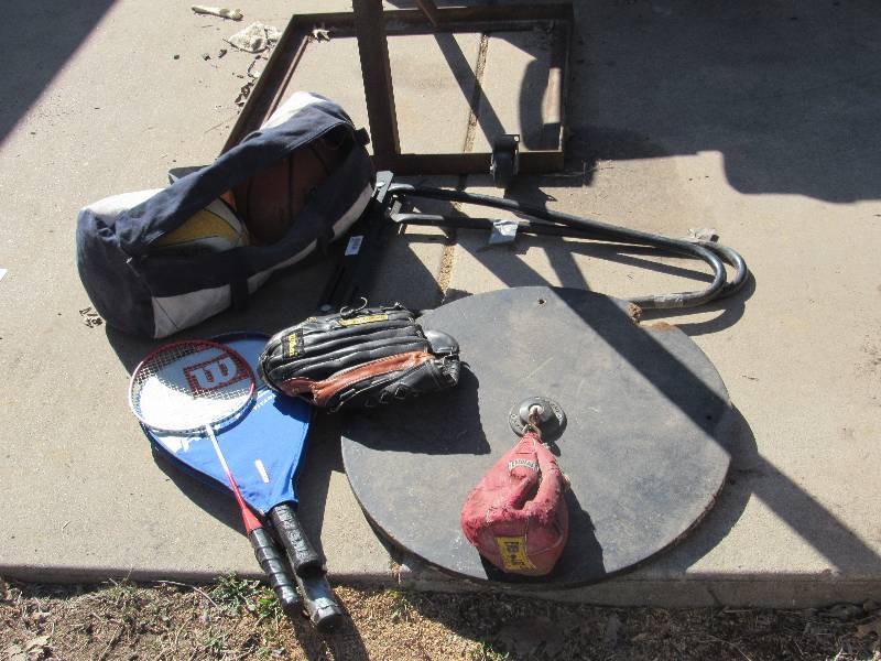lot 5127 image: Speed Bag & Wall Mount & Other Sports Equipment