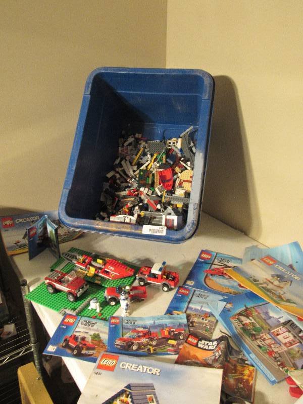 lot 5129 image: Blue Bin Full of Legos