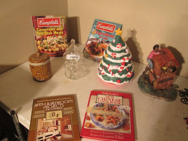 lot 5133 image: 3 cookie jars and books