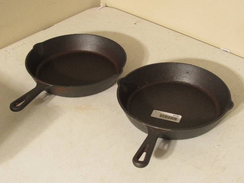 lot 5141 image: 2 Cast Iron Skillets