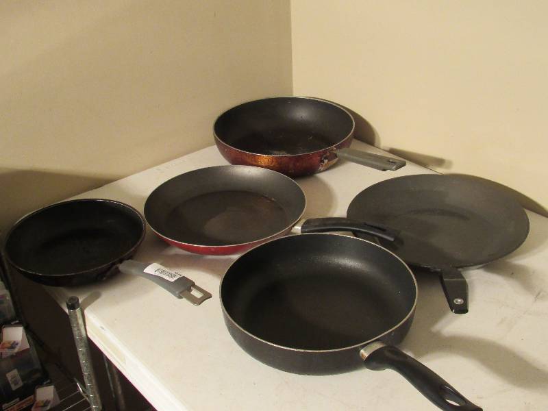 lot 5143 image: Assorted Skillets