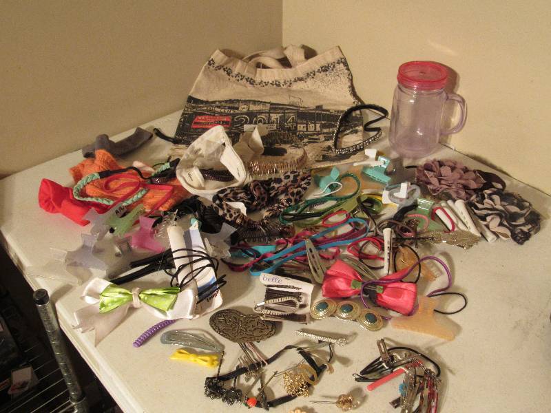 lot 5188 image: Lot of hair accessories