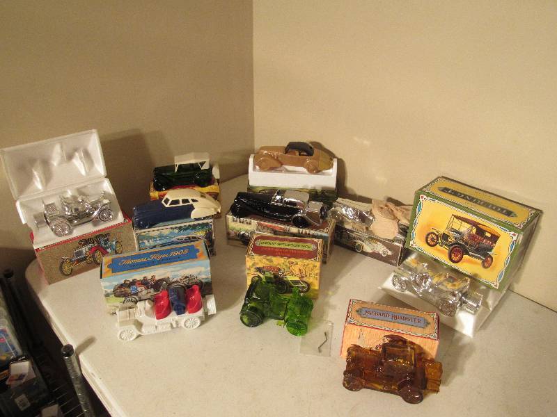 lot 5194 image: Lot of glass cars