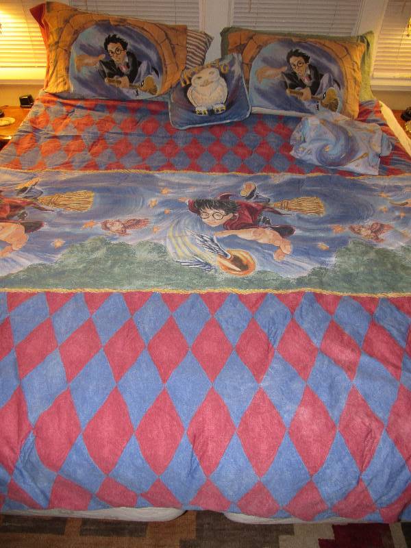 lot 5195 image: Harry Potter comforter and pillowcases
