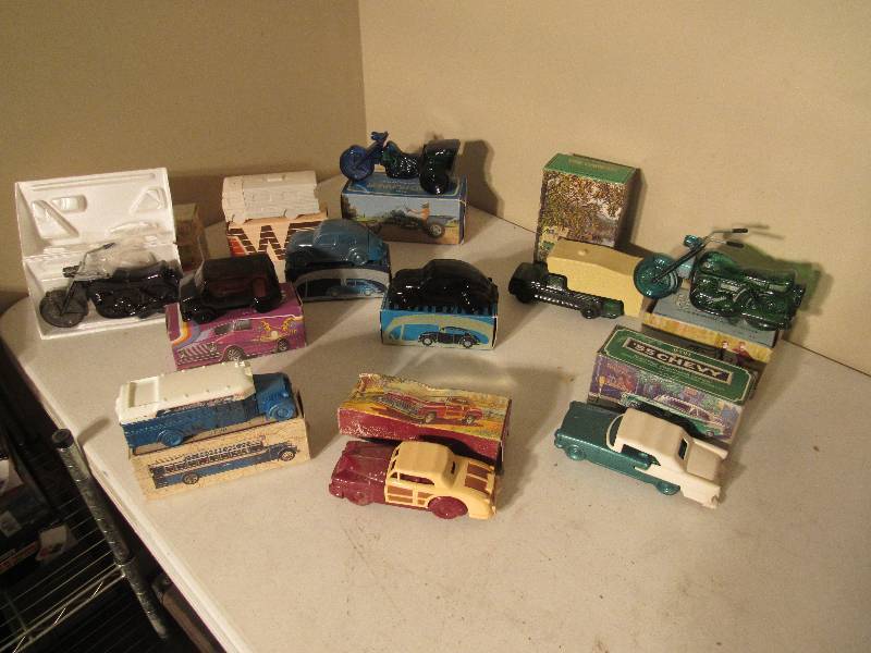 lot 5203 image: Lot of glass cars