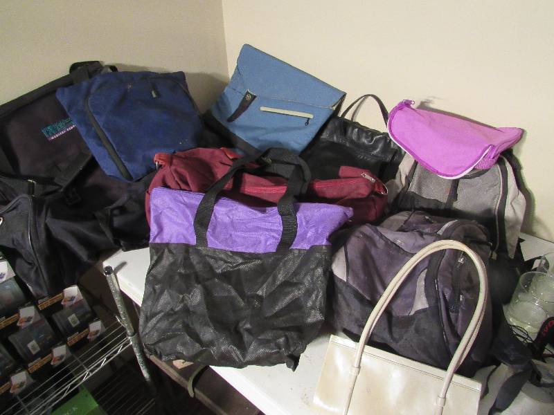 lot 5204 image: Assorted bags