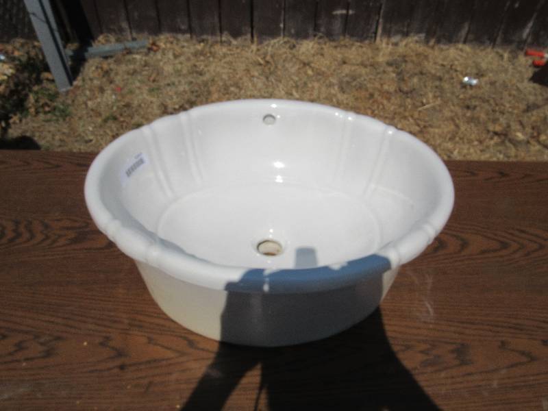 lot 5207 image: Bathroom sink