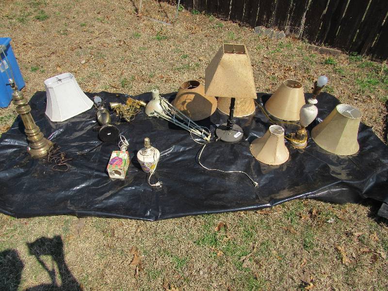 lot 5208 image: Assorted lamps and shades