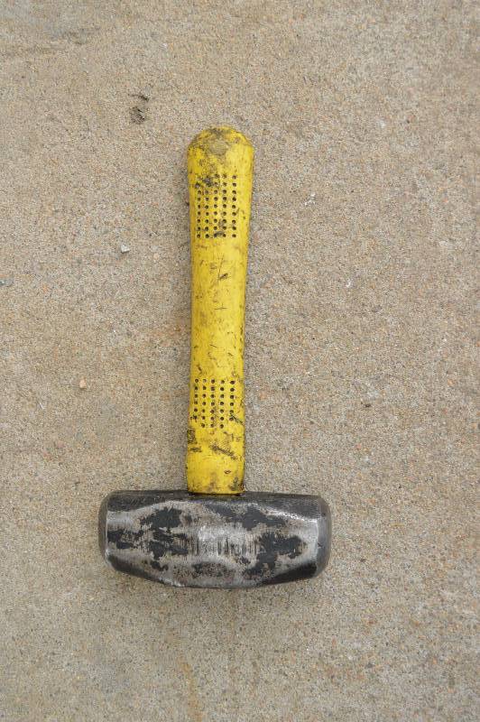 lot 1055 image: 4Lb Shop hammer with fiberglass handle
