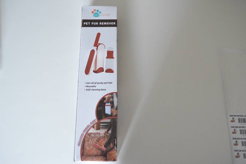 lot 1080 image: Pet Fur Remover includes Full and Travel size - New
