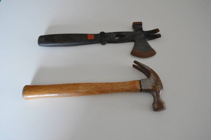 lot 1084 image: Hammer and Hatchet