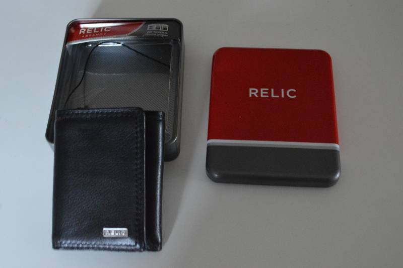lot 1086 image: Relic Leather Wallet