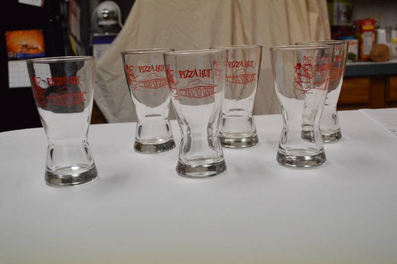 lot 1111 image: 6 Pizza Hut Pete Pilsner Glasses - Great collection