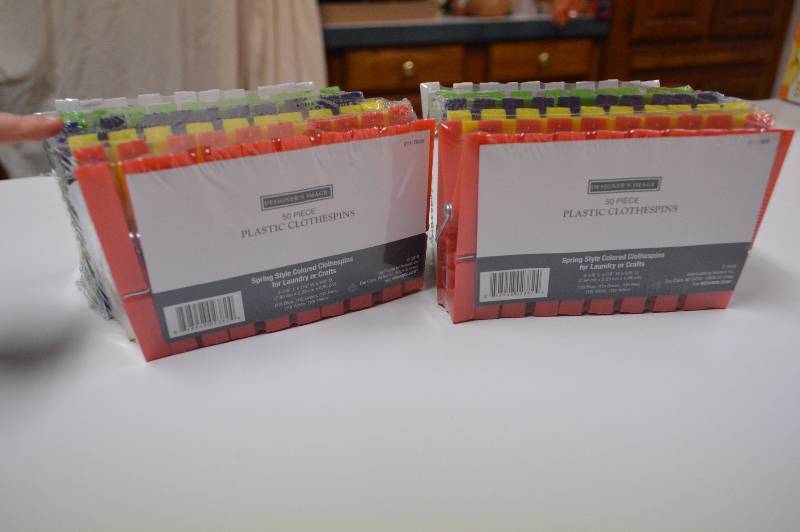 lot 1118 image: 2 50 packs of Clothes Pins