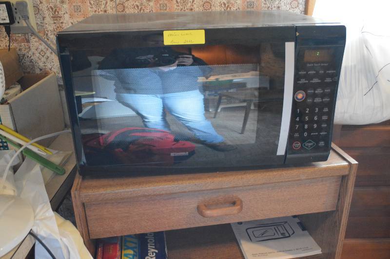 lot 1300 image: Microwave & Cart - Kenmore