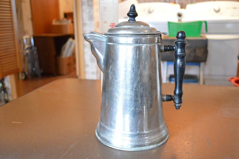 lot 1305 image: Vintage Majestic Coffee Pot