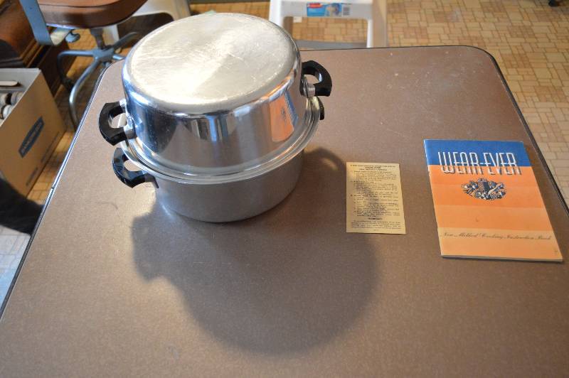 lot 1313 image: Wear-ever aluminum cooker