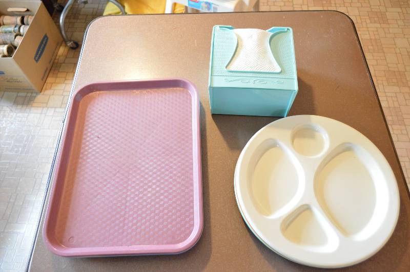 lot 1315 image: Picnic Supplies Vintage napkin holder