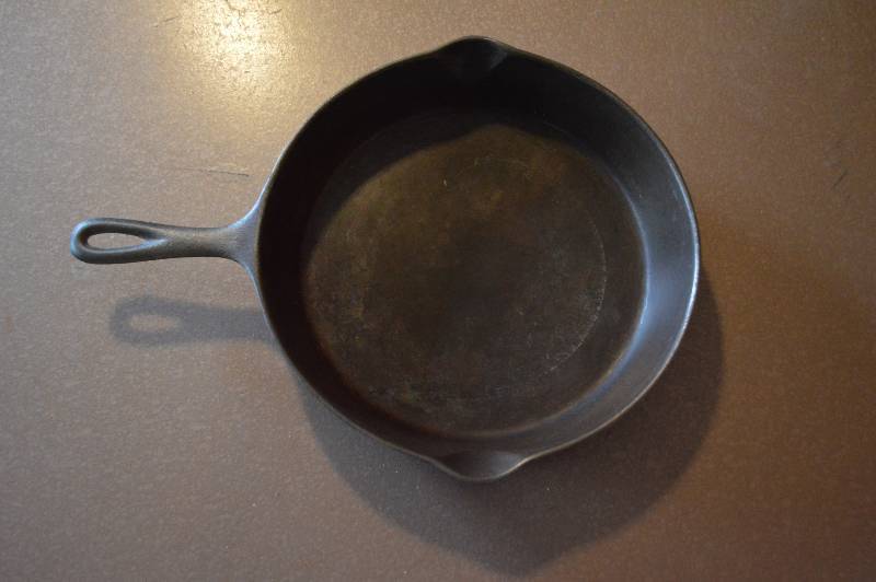 lot 1329 image: Cast iron skillet