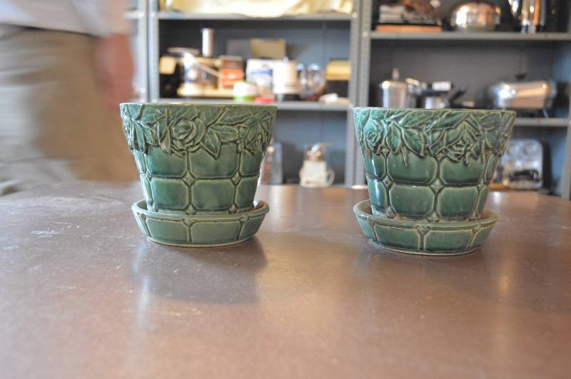lot 1330 image: 2 McCoy mini planters (green)