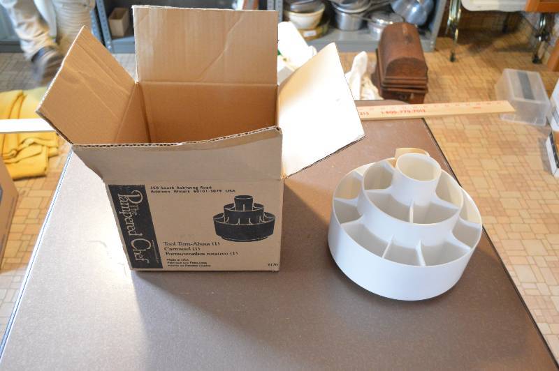 The Pampered Chef Vintage Storage Container 