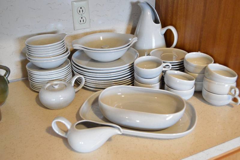 lot 1335 image: Russell Wright dish set - approx 58 pcs (grey)