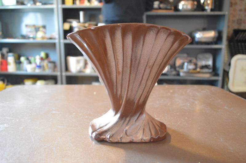 lot 1340 image: Frankoma plantervase (#19)
