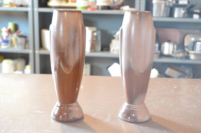 lot 1344 image: Frankoma pair of vases (#43)