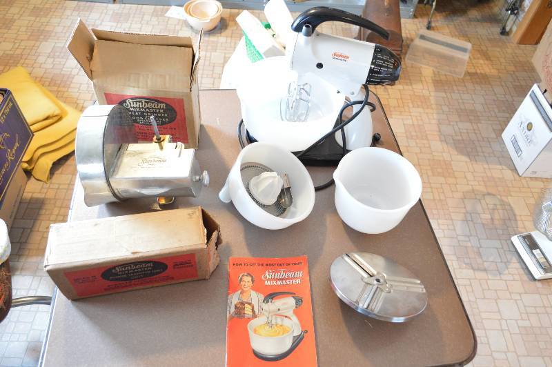 lot 1346 image: Sunbeam Mixmaster - 1950s vintage - w attachments (meat grinder, juicer, mixing bowls, power transfer unit)