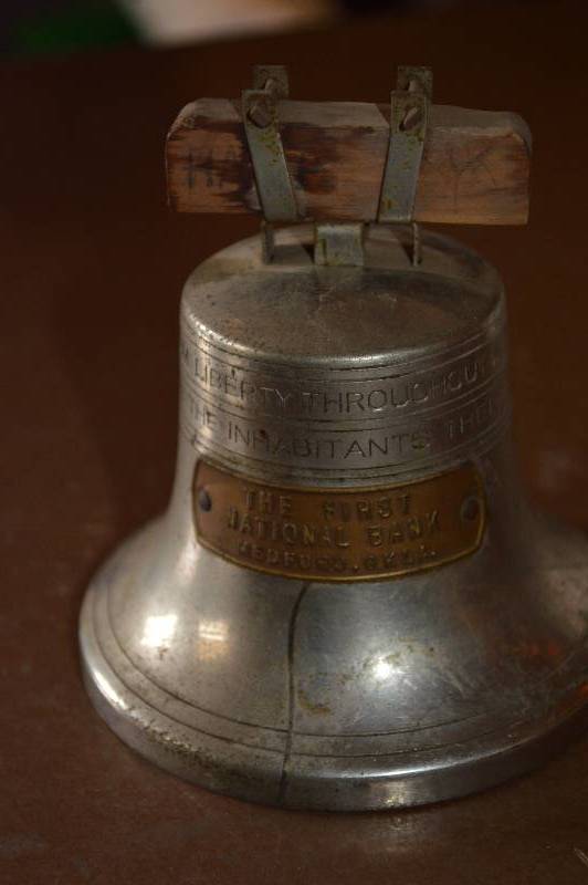 lot 1350 image: Bell Bank (1st National Bank Medford OK) No key