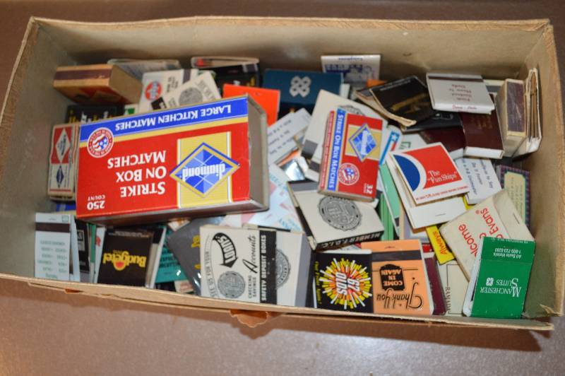 lot 1352 image: Lot of misc vintage matchbooks
