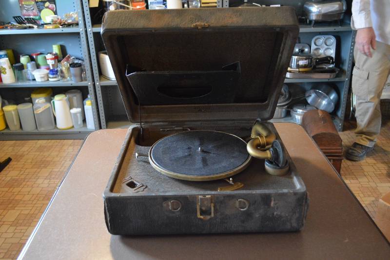 lot 1358 image: Victrola Record Player - Vintage, Untested