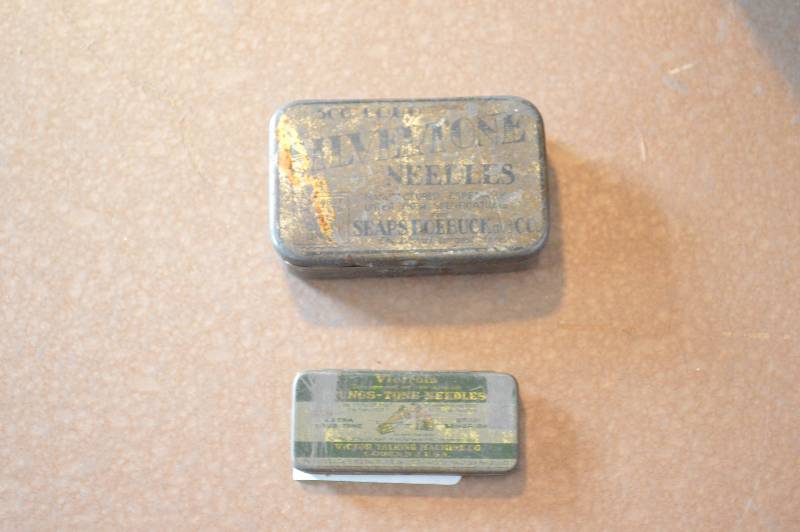 lot 1359 image: Record player needles - Silvertone & Victrola