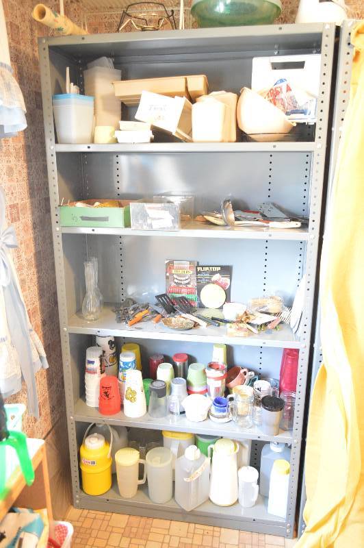 lot 1481 image: Metal Shelf - CONTENTS NOT INCLUDED