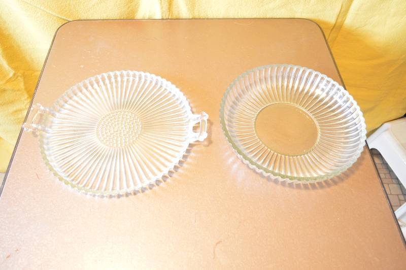 lot 1487 image: Glass Platter set