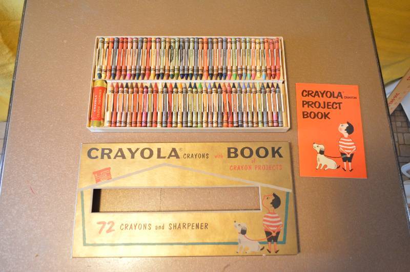 lot 1490 image: Vintage Crayola Set 72 crayons and sharpener - Almost untouched - with project book