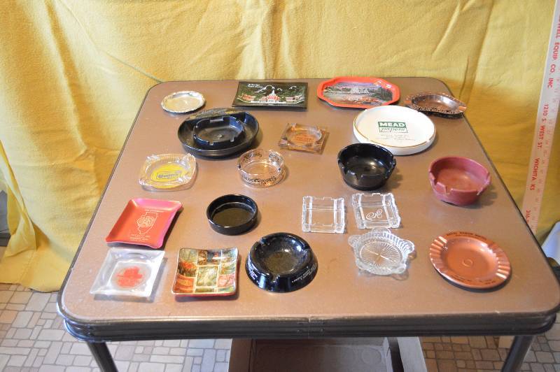 lot 1493 image: Collection of vintage ashtrays