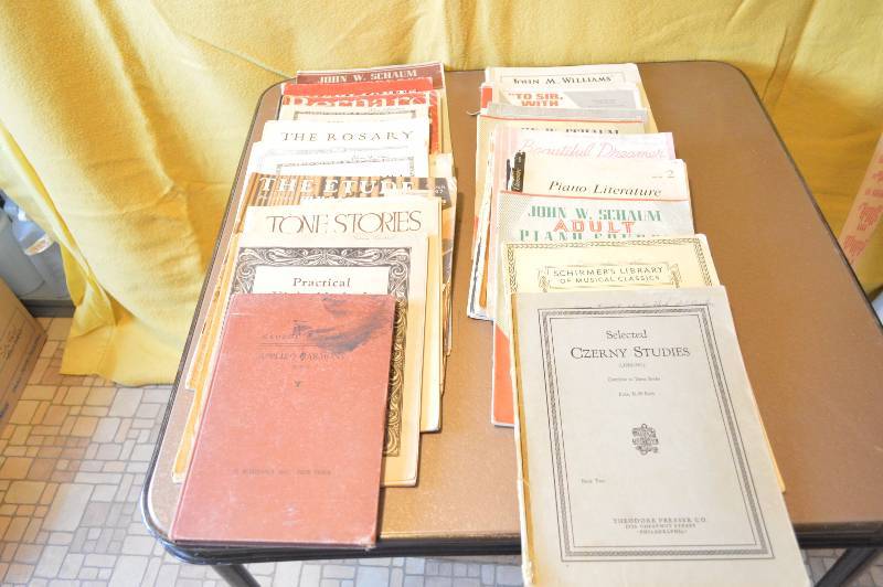 lot 1500 image: Lot of sheet music