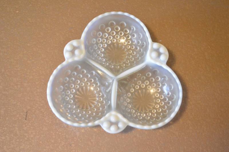 lot 1501 image: Hobnail relish dish